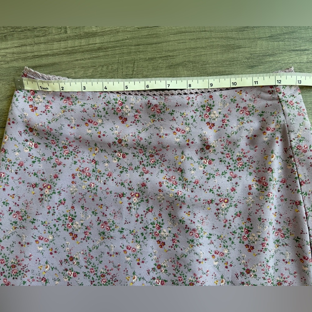 John Galt Floral Midi Skirt W/ Side Slit in Lavender. - Picture 10 of 10